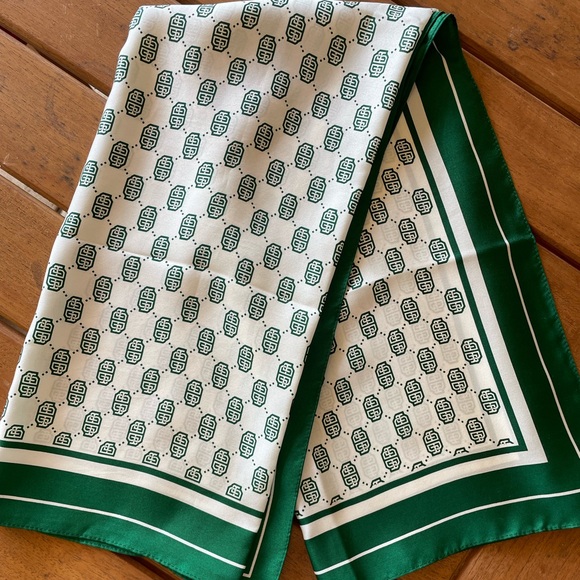 Banana Republic 100% silk scarf - Picture 1 of 5